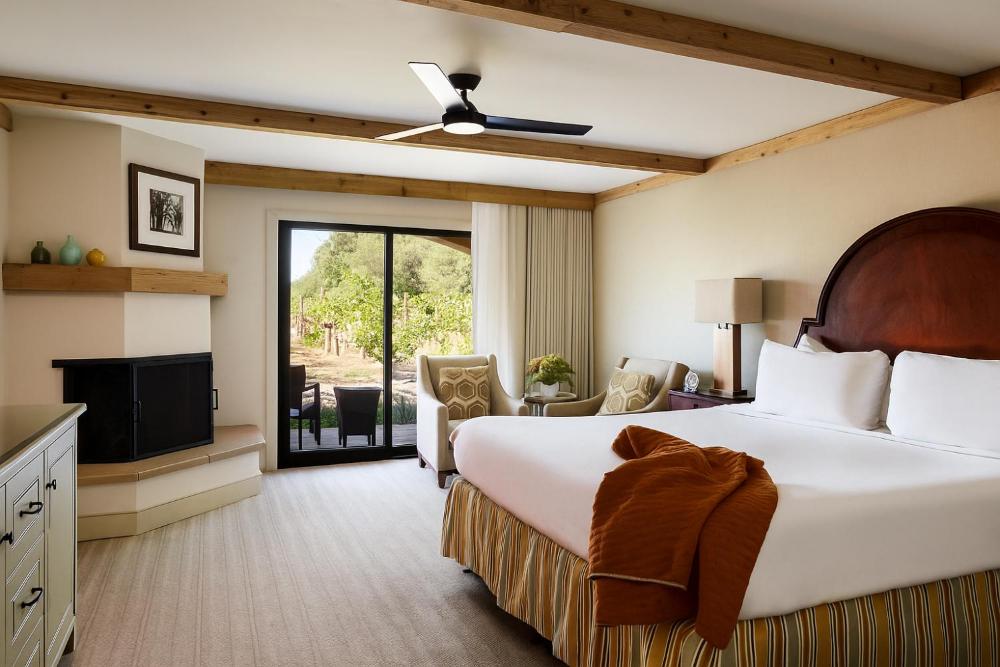 King Room - Vineyard View interior